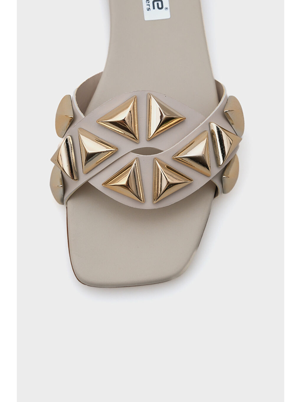 Bej Manon Küt Burunlu Metal Aksesuarlı Kısa Topuklu Konfor Kadın Terlik-2