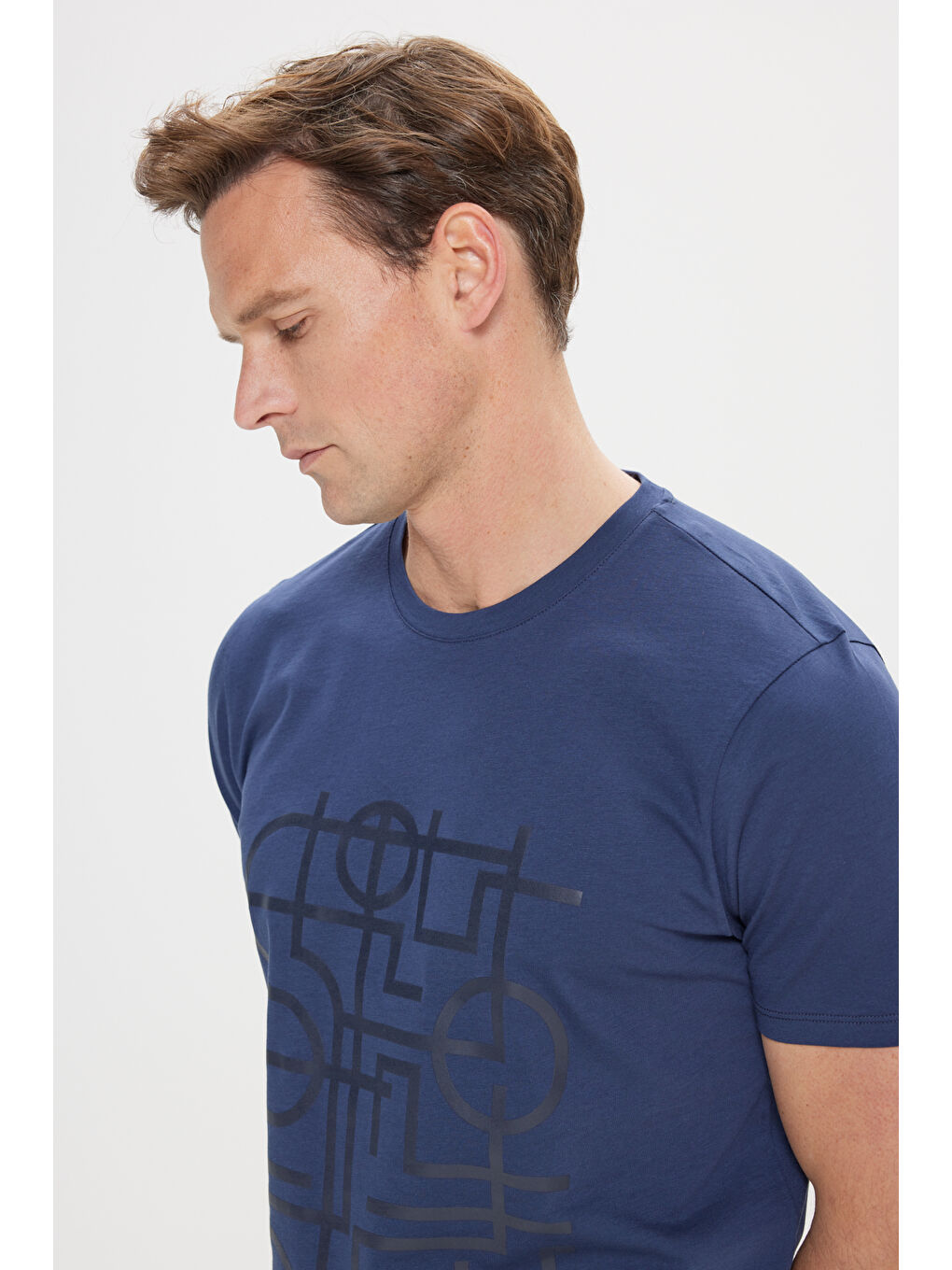 Erkek Lacivert %100 Pamuk Slim Fit Dar Kesim Bisiklet Yaka Baskılı Tişört-2