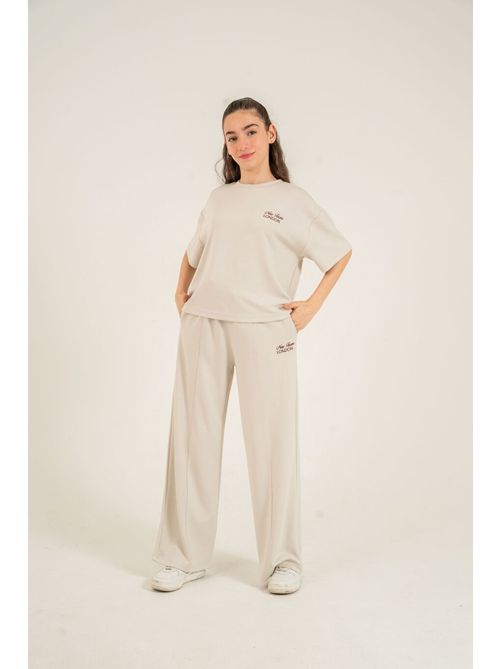 Bej New Team London Nakışlı Yumaşak Dokulu-Comfort Kumaş Kız Çocuk Alt Üst Eşofman Takımı