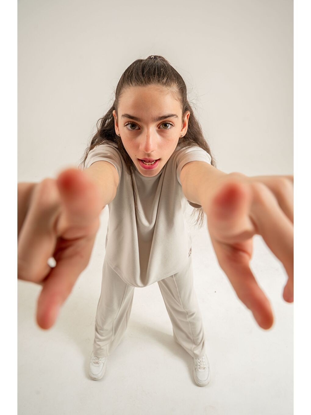 Bej New Team London Nakışlı Yumaşak Dokulu-Comfort Kumaş Kız Çocuk Alt Üst Eşofman Takımı-4