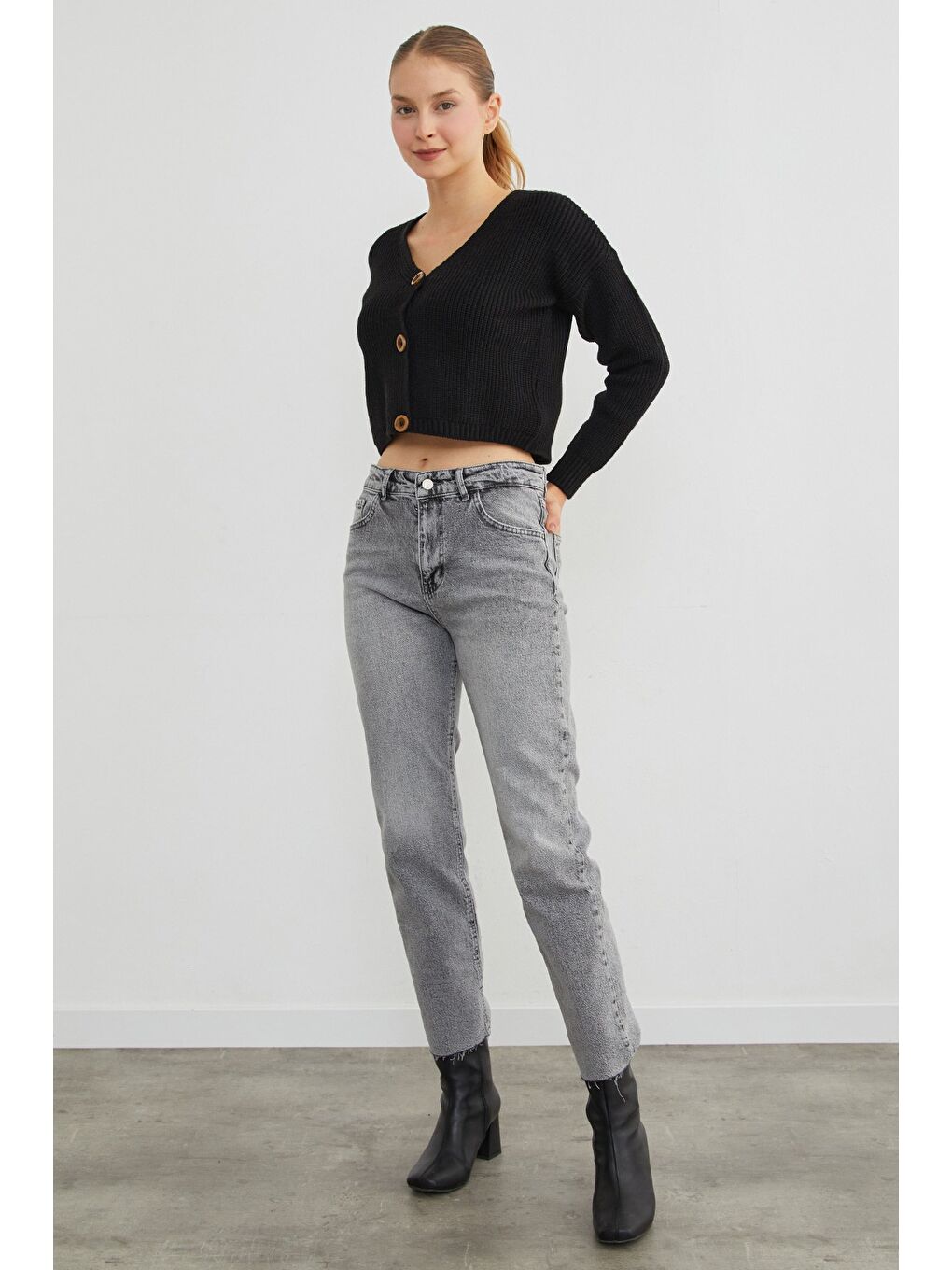 Siyah Düğmeli V Yaka Triko Hırka-2