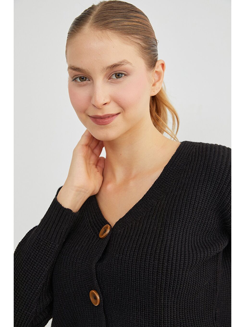 Siyah Düğmeli V Yaka Triko Hırka-3