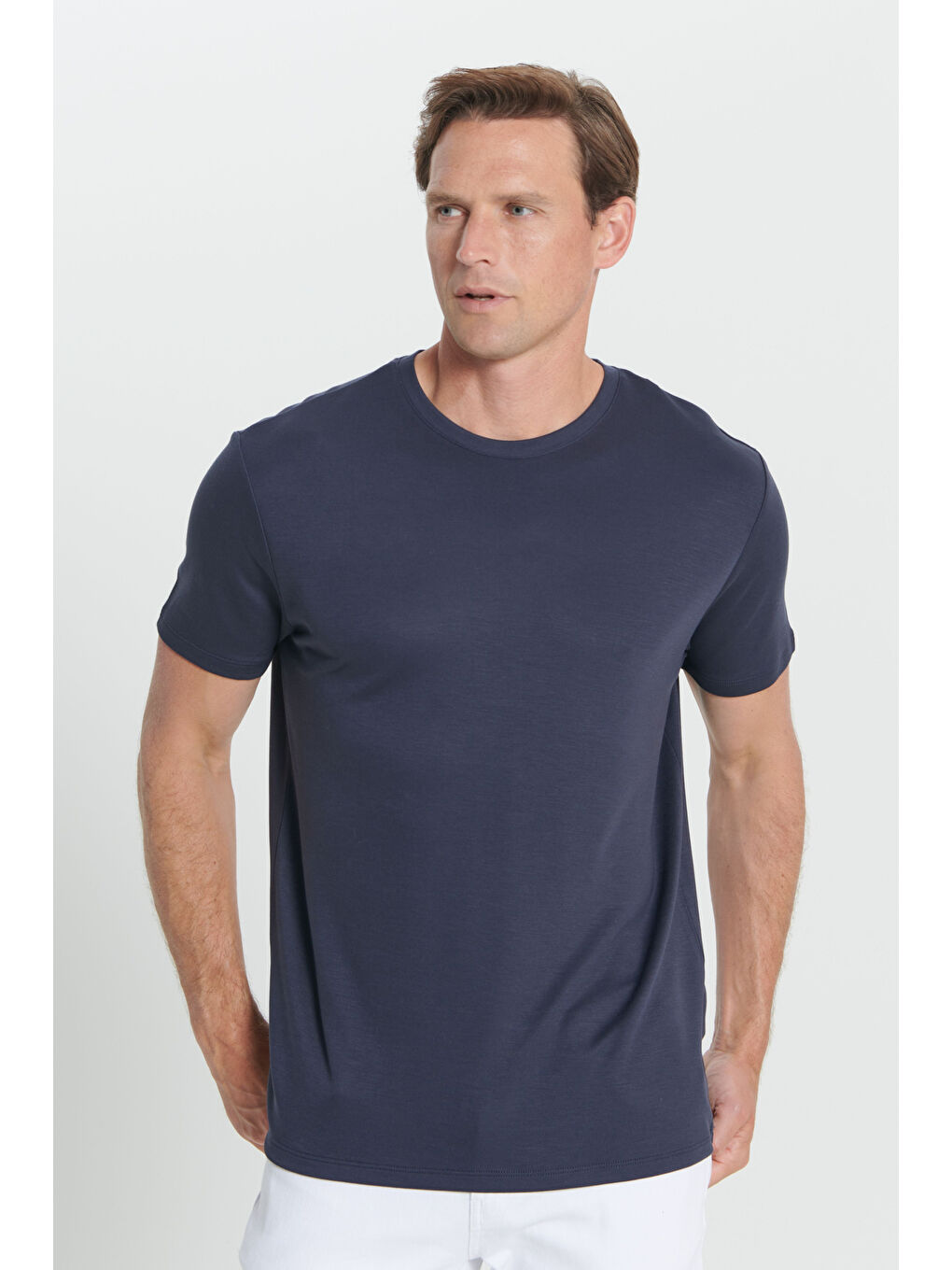 Erkek Lacivert Yumuşak Dokulu Slim Fit Dar Kesim Bisiklet Yaka Tişört-2