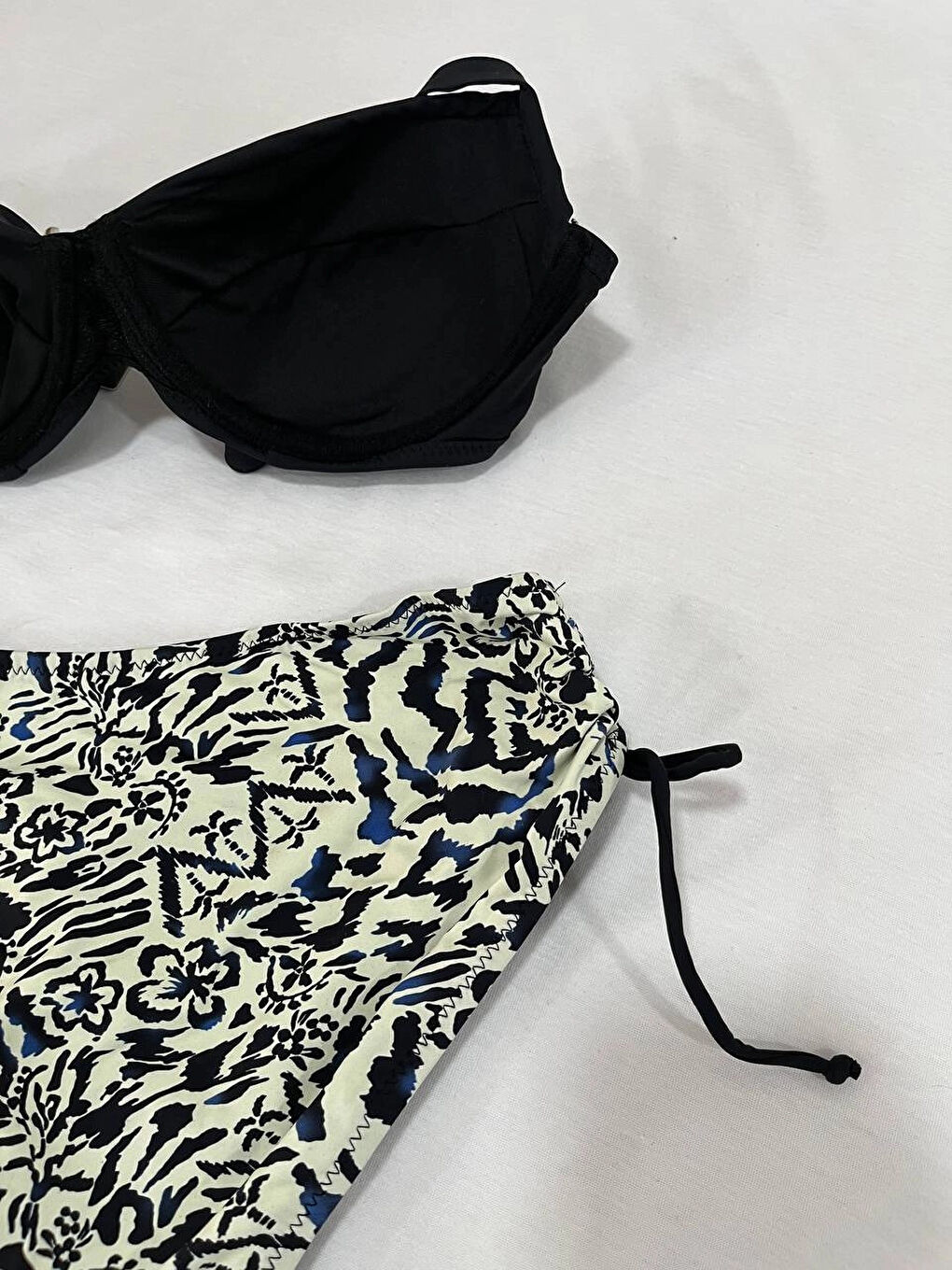 Kadın Siyah Taş İşlemeli Bej Desenli Astarlı Büyük Beden Bikini Takımı HZL25S-LC3351-4