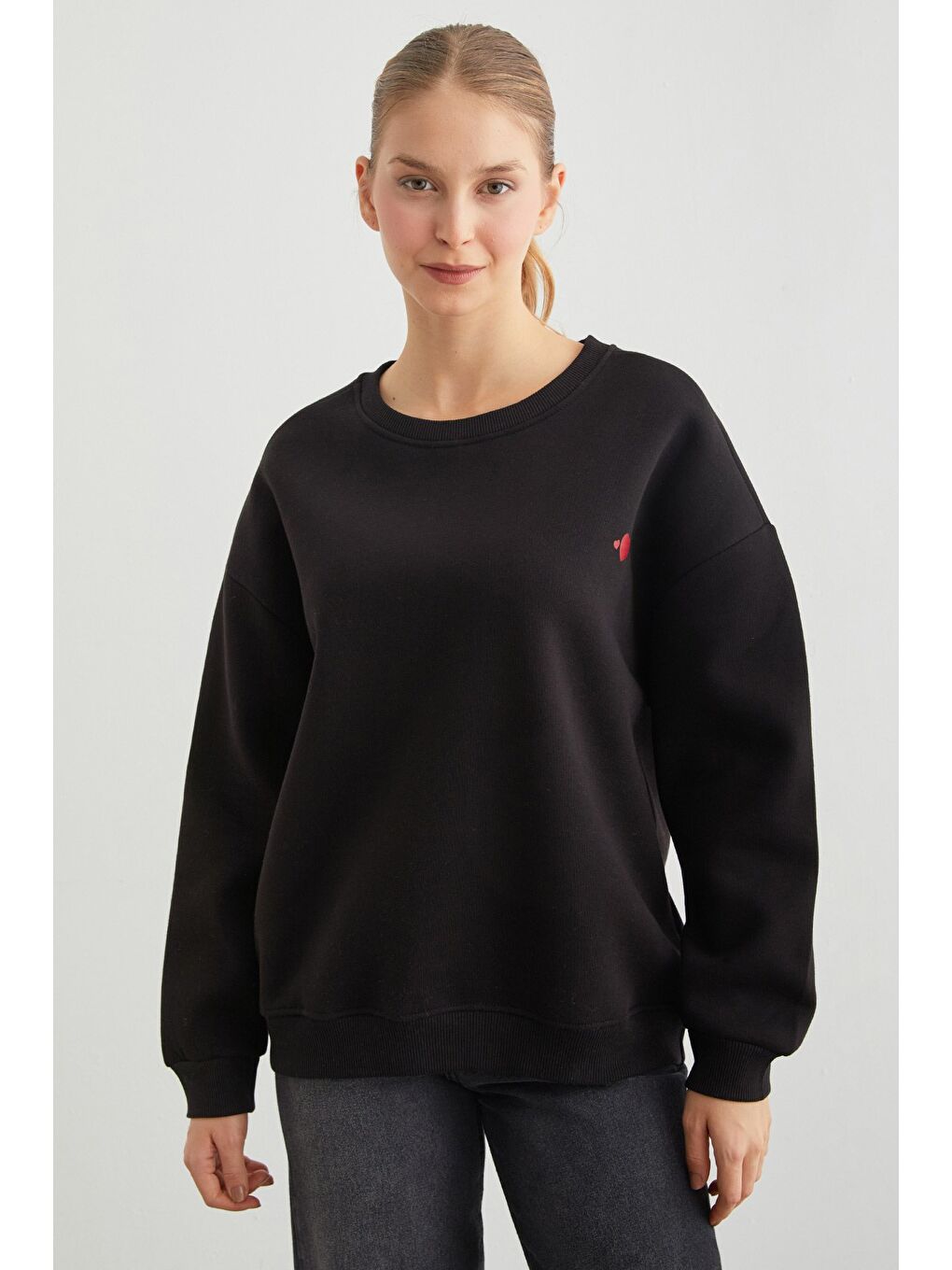 Siyah 3 İplik Kalp Baskılı Bisiklet Yaka Sweatshirt