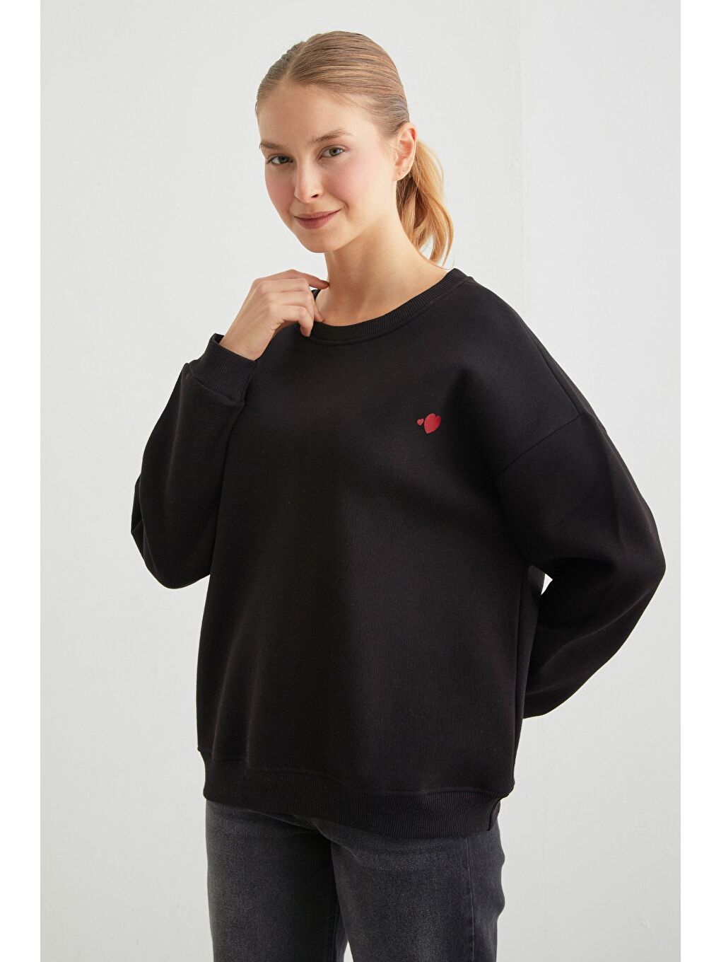 Siyah 3 İplik Kalp Baskılı Bisiklet Yaka Sweatshirt-1