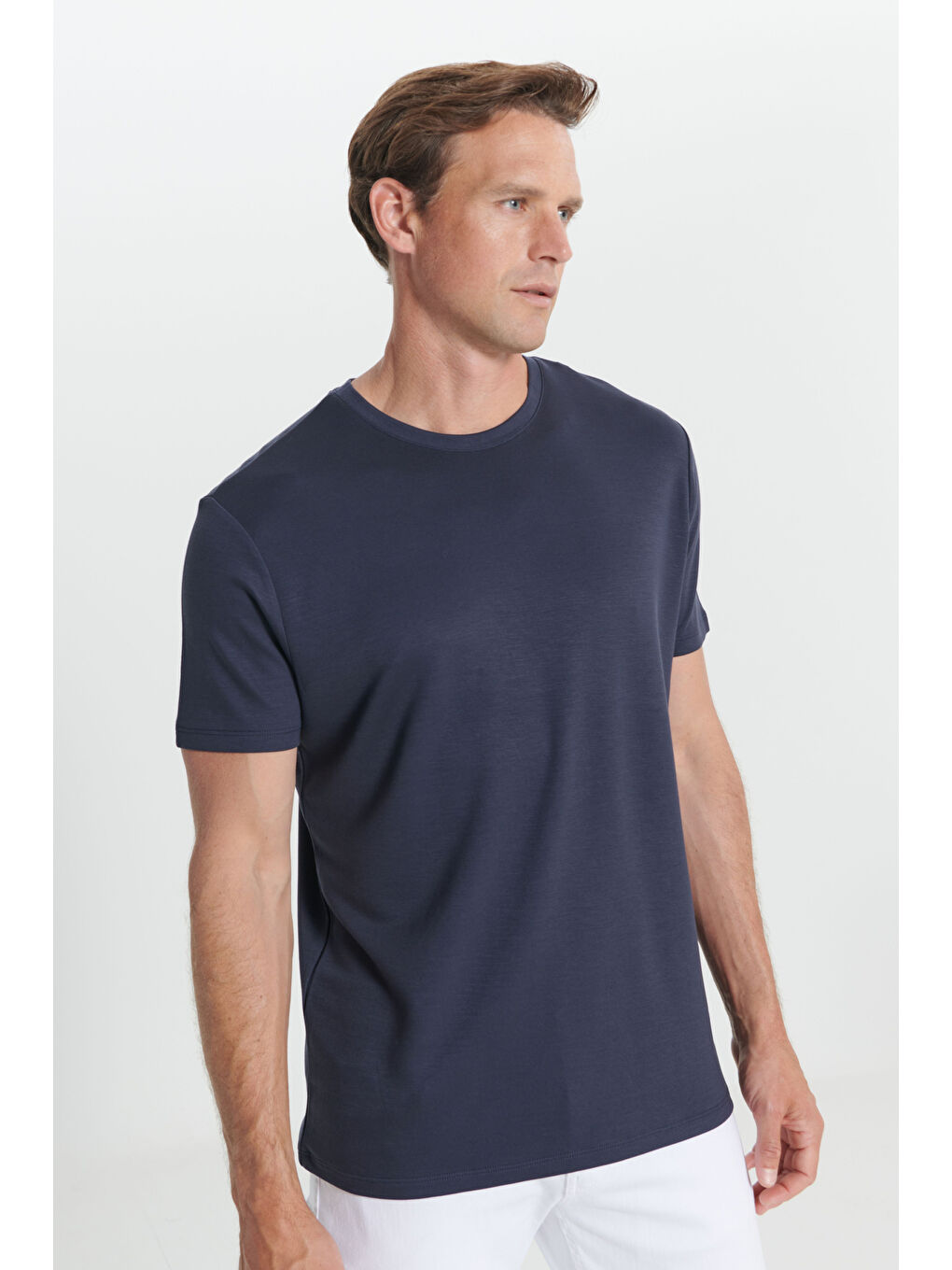 Erkek Lacivert Yumuşak Dokulu Slim Fit Dar Kesim Bisiklet Yaka Tişört-3