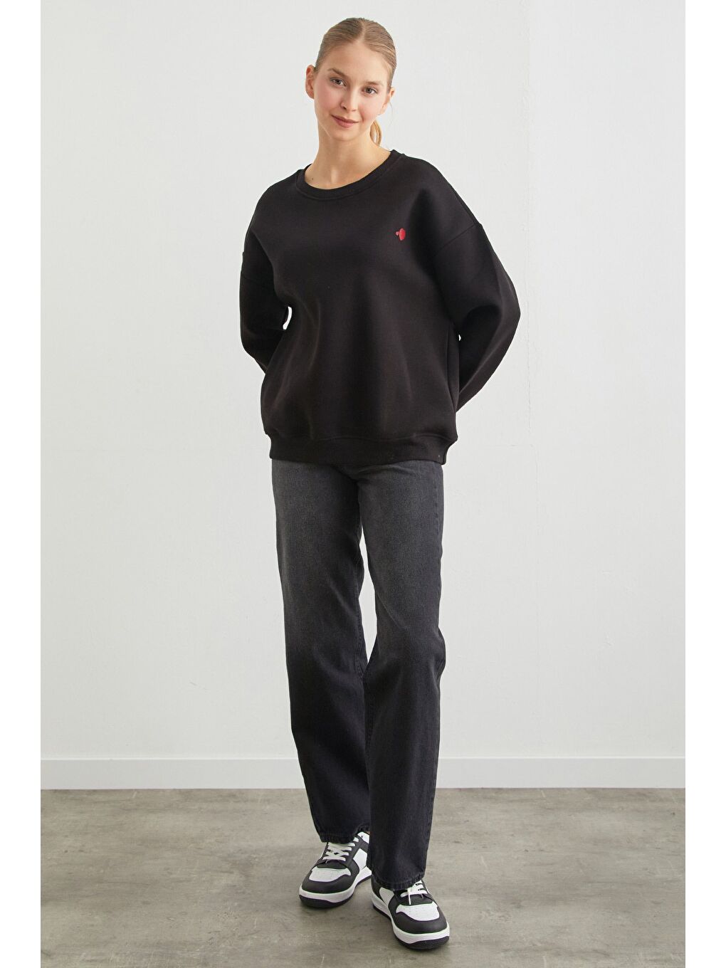 Siyah 3 İplik Kalp Baskılı Bisiklet Yaka Sweatshirt-2