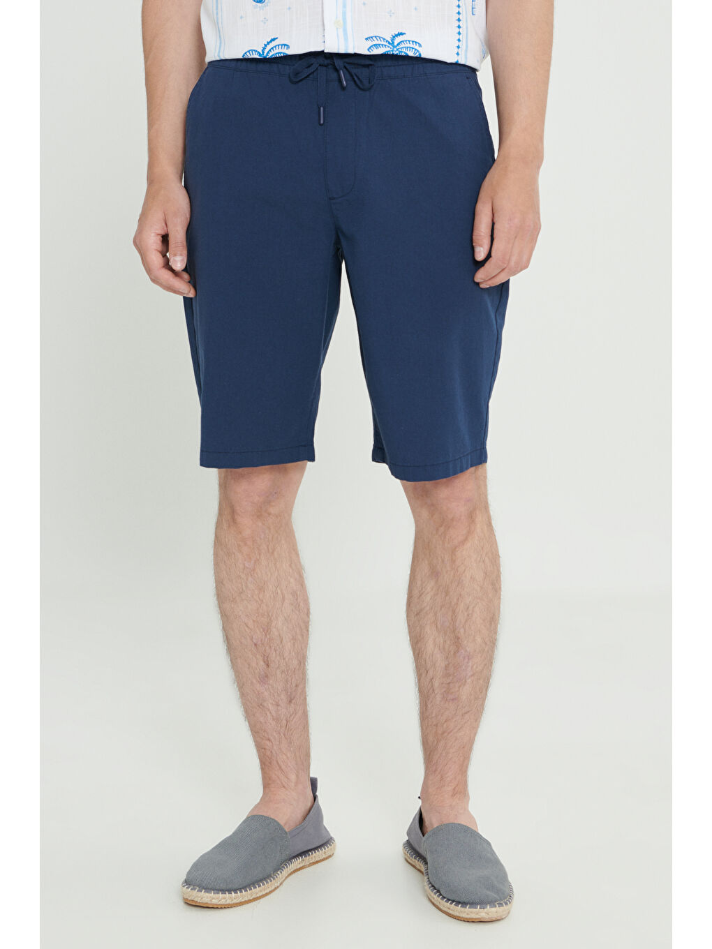 Erkek Lacivert Comfort Fit Rahat Kesim Yan Cepli Keten Şort