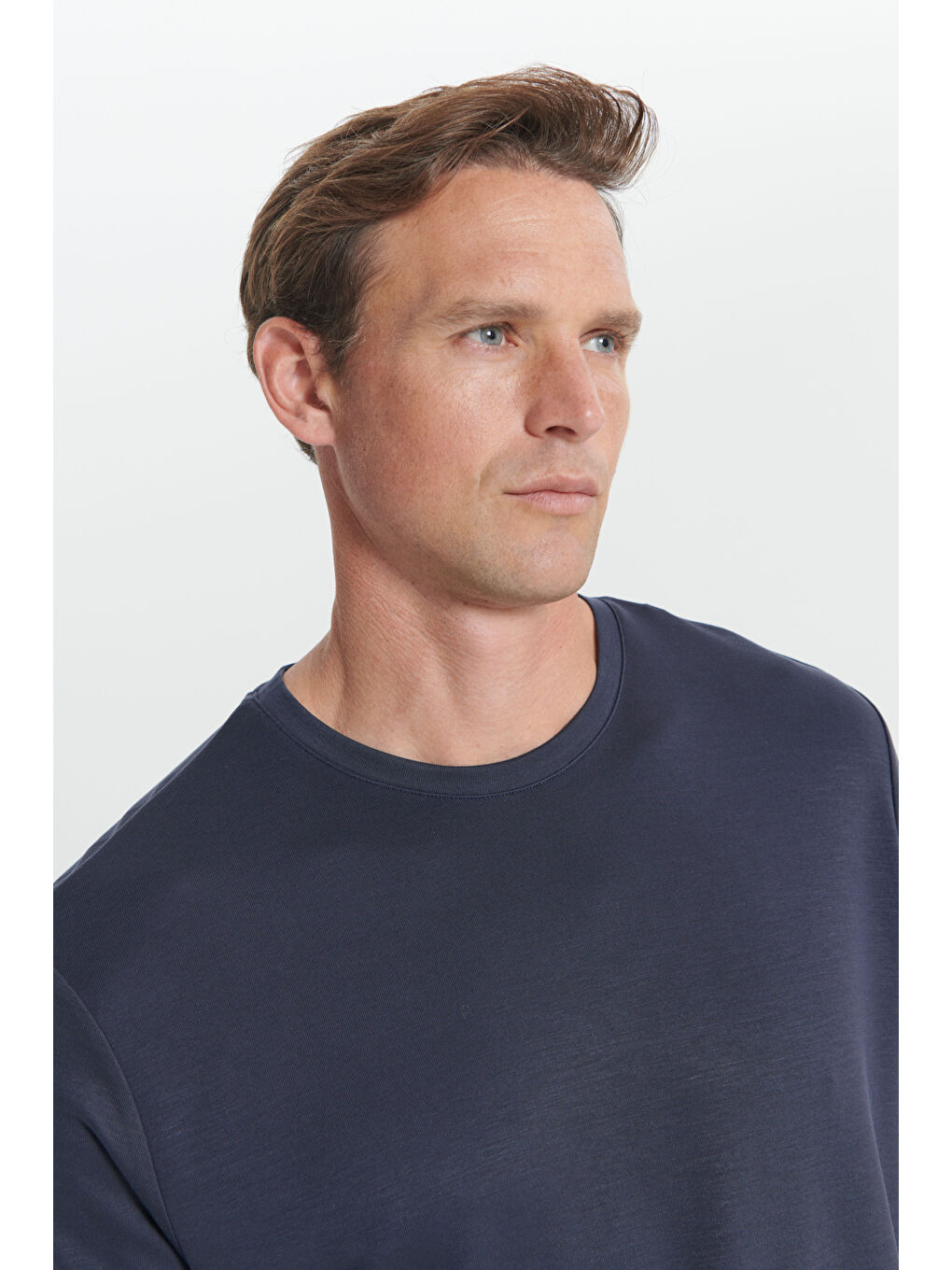 Erkek Lacivert Yumuşak Dokulu Slim Fit Dar Kesim Bisiklet Yaka Tişört-4