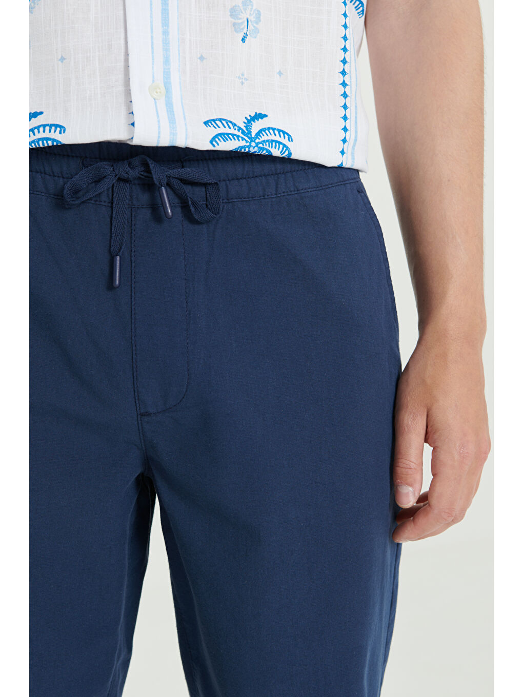 Erkek Lacivert Comfort Fit Rahat Kesim Yan Cepli Keten Şort-4