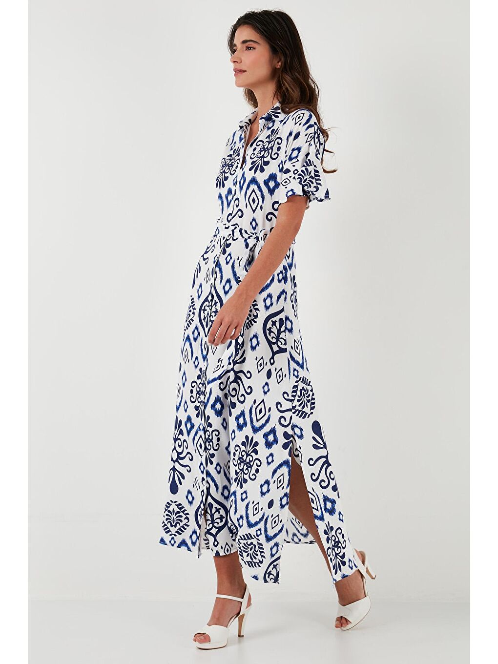 Beyaz Desenli Yırtmaçlı Gömlek Yaka Maxi Elbise 611El502-2