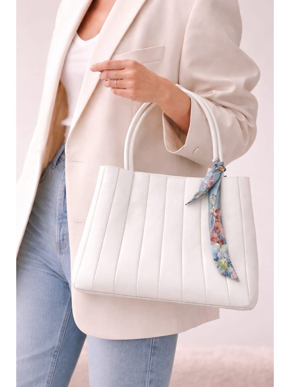 Beyaz Kadın Piliseli Omuz Çantası ve Cüzdan Seti - Desenli Eşarp Detaylı El ve Kol Çantası 12676-3