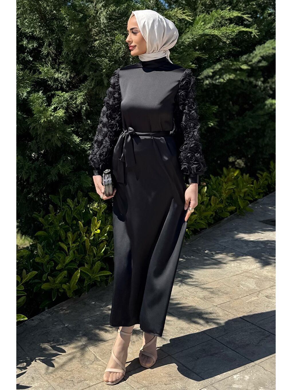 Siyah Kadın Kollar Gül Figürlü Bel Kuşaklı Tesettür Saten Abiye