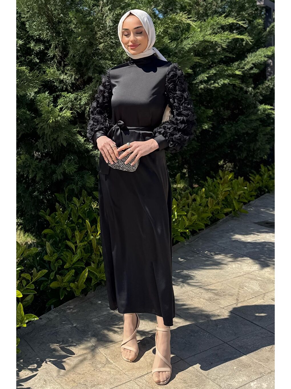 Siyah Kadın Kollar Gül Figürlü Bel Kuşaklı Tesettür Saten Abiye-3