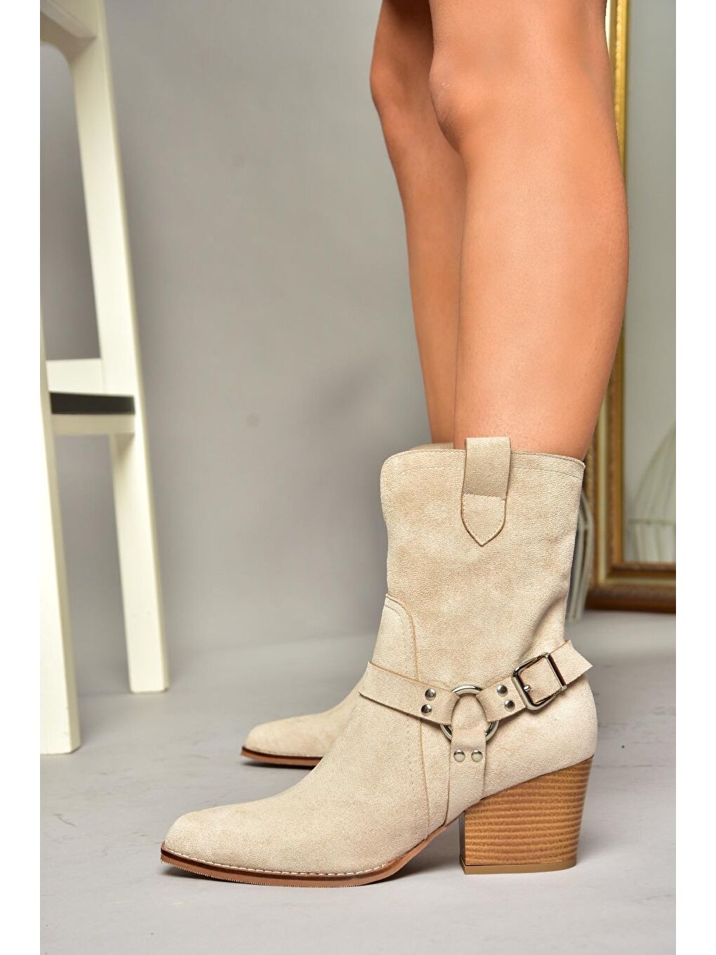 T2960940 Bej Kadın Bot