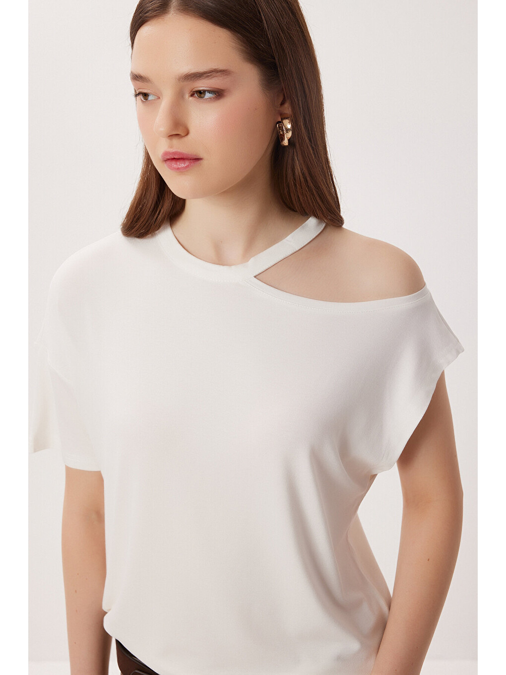Ekru Cut Out Detaylı Viskon Bluz 1804 EKRU LRN0004-1