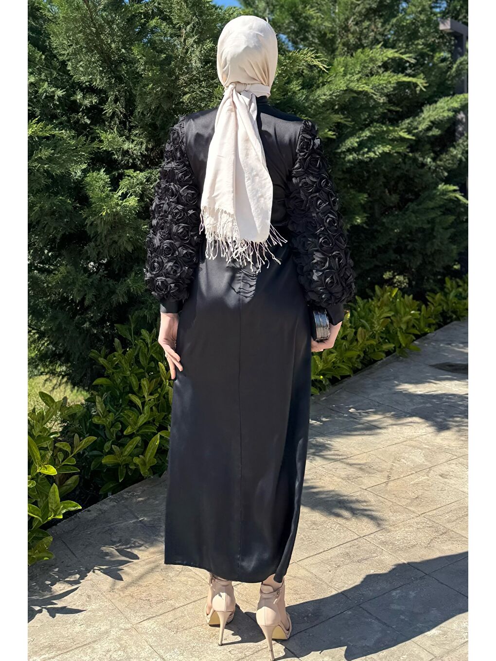 Siyah Kadın Kollar Gül Figürlü Bel Kuşaklı Tesettür Saten Abiye-7