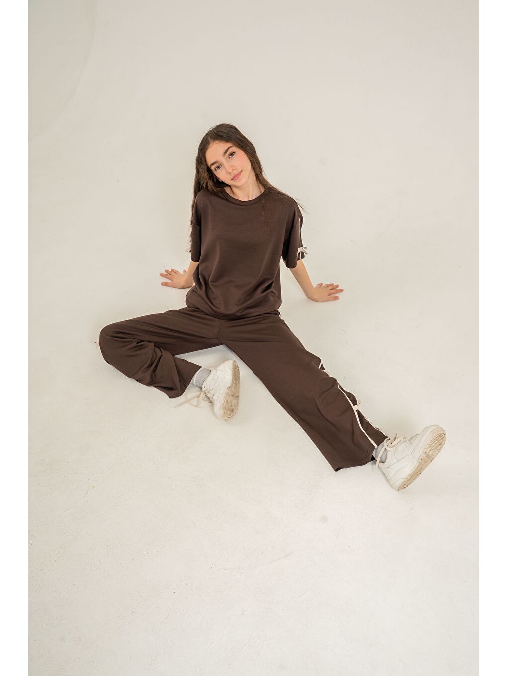 Kahverengi Üst Kollar Fiyonklu Alt Fiyonklu Yumaşak Dokulu-Comfort Kumaş Kız Çocuk Alt Üst Eşofman Takımı-1