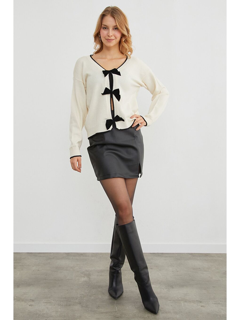 Ekru Fiyonk Detaylı Triko Hırka-2