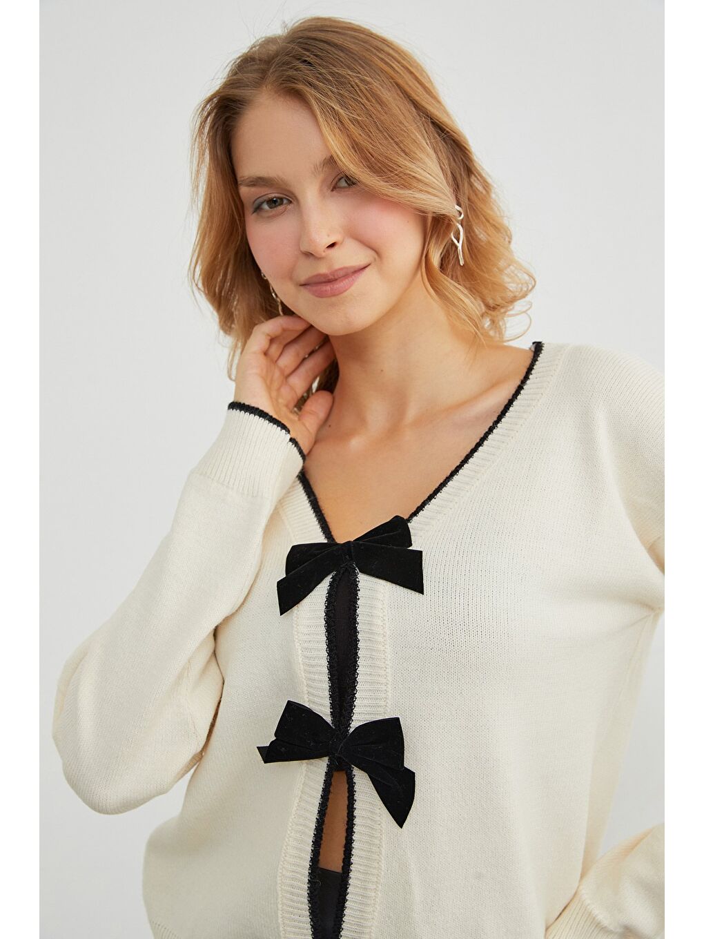 Ekru Fiyonk Detaylı Triko Hırka-3