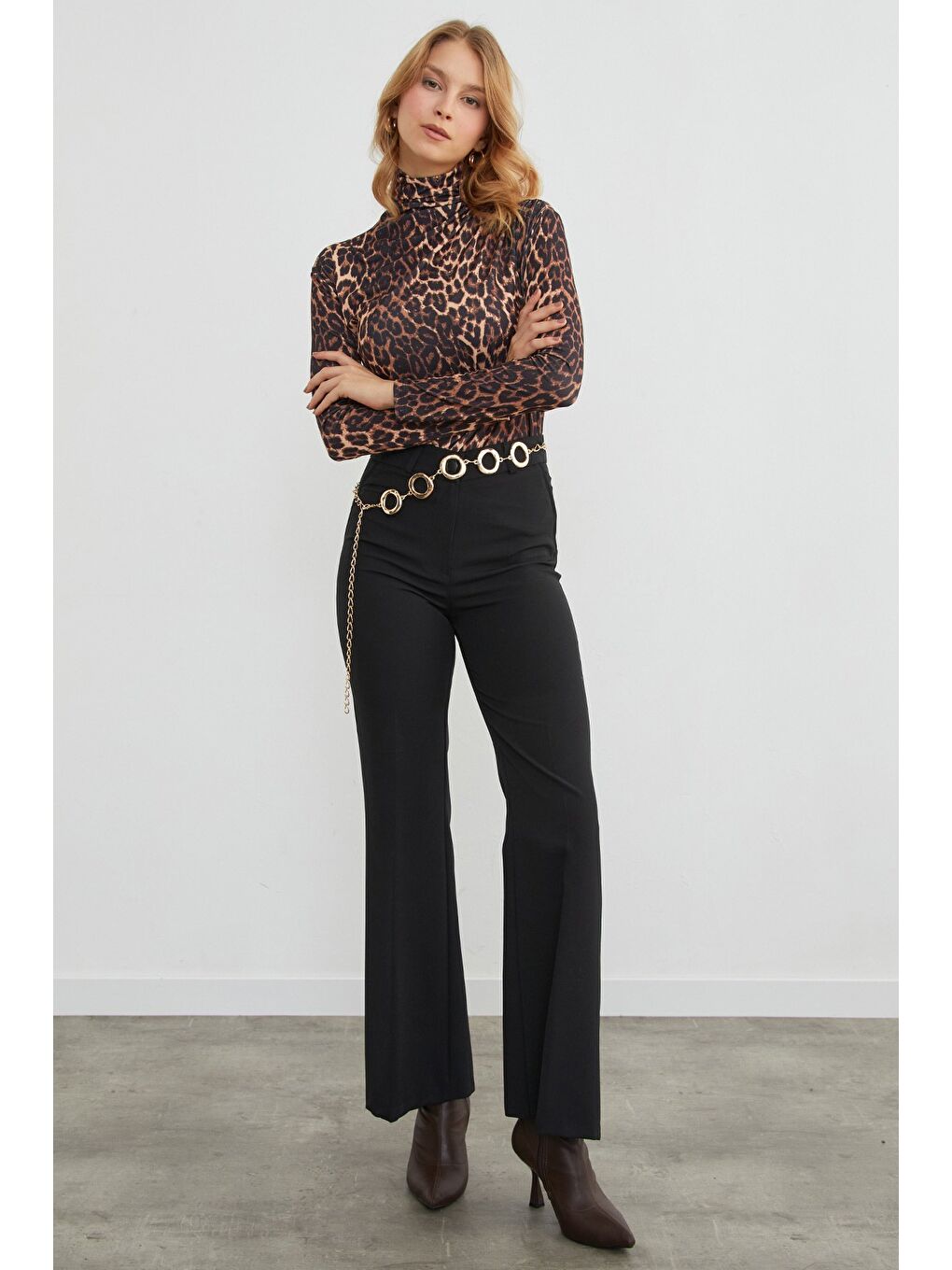 Kahverengi Leopar Desenli Dik Yaka Drapeli Bluz-3