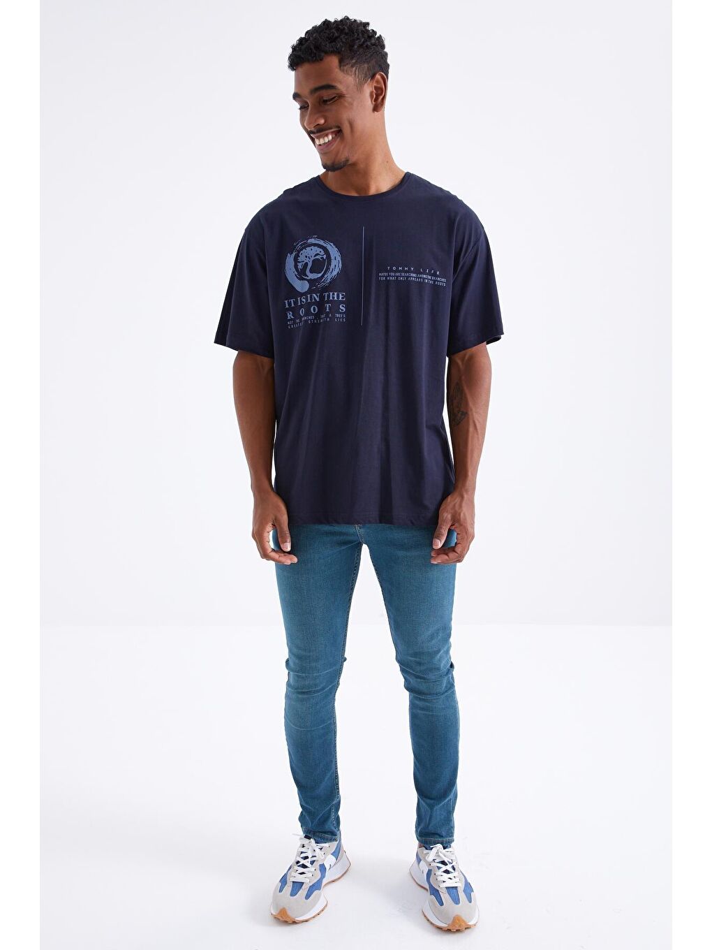 TOMMYLIFE Lacivert Minimal Baskılı O Yaka Erkek Oversize T-Shirt  - 88096 - 1