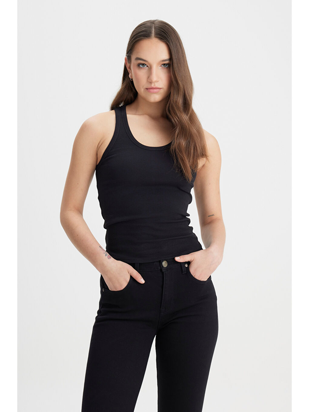 Slim Fit Dar Kesim Siyah Tişört-1