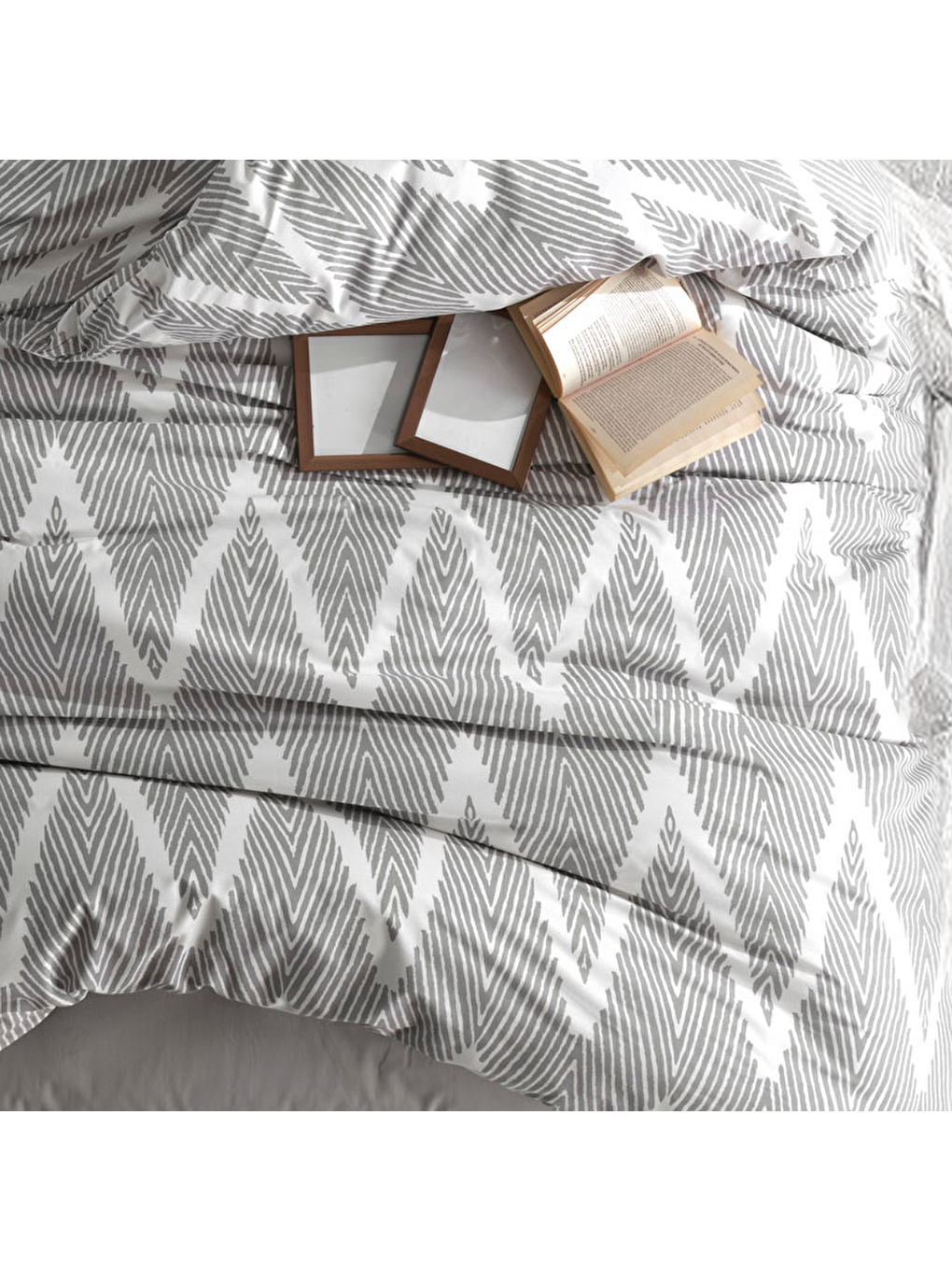 Nevresim Takımı Çift Kişilik Baskılı Olivia Kombin Gri-1