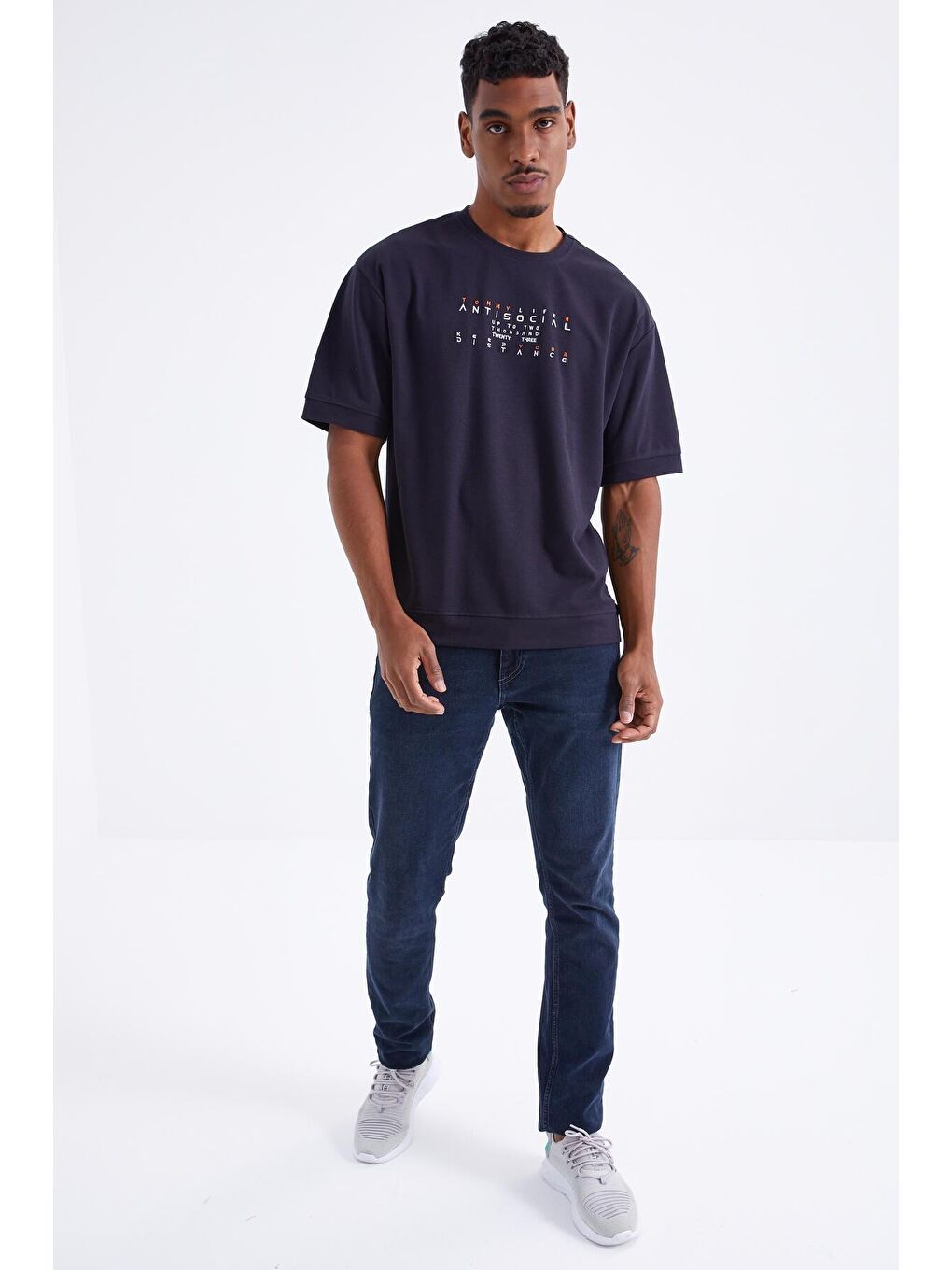 TOMMYLIFE Lacivert Küçük Yazı Nakışlı O Yaka Erkek Oversize T-Shirt  - 88103 - 1