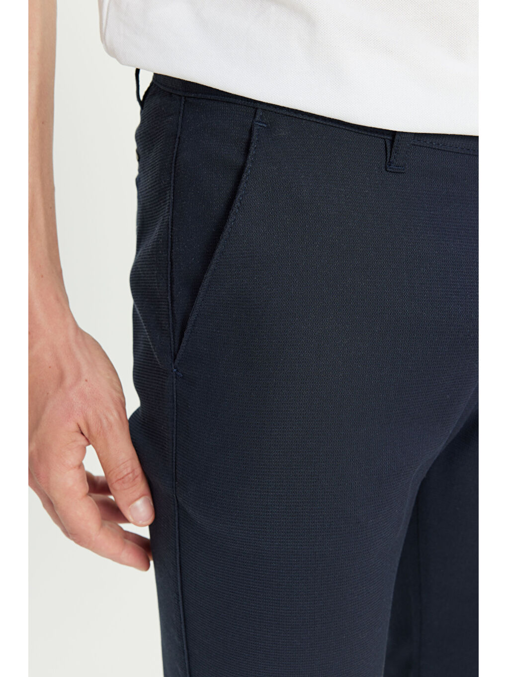 Erkek Lacivert Pamuklu Slim Fit Dar Kesim Armürlü Yan Cepli Casual Pantolon-3