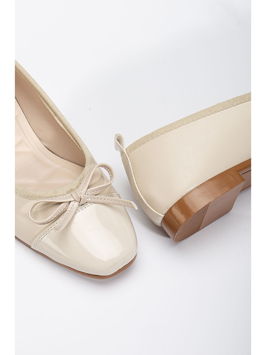 Kadın Bej Yanı Hasır Detaylı Fiyonklu Babet-3