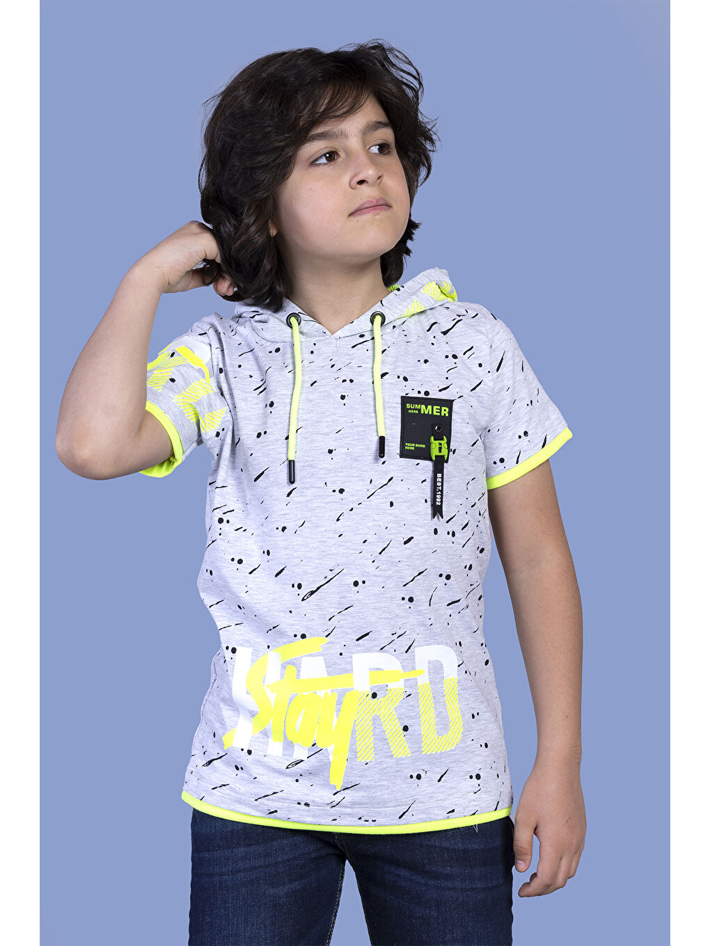 Gri Erkek Çocuk Kapüşonu File Detaylı Armalı Tişört