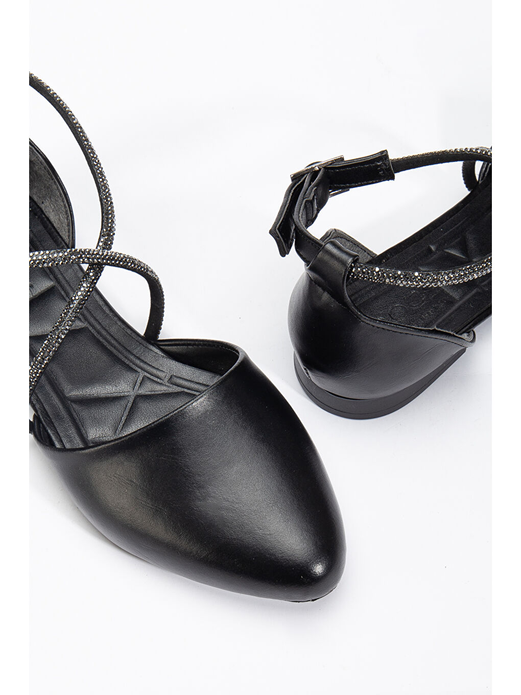 Kadın Siyah Çapraz Taş Halat Detaylı Bilekten Bağlamalı Babet-3