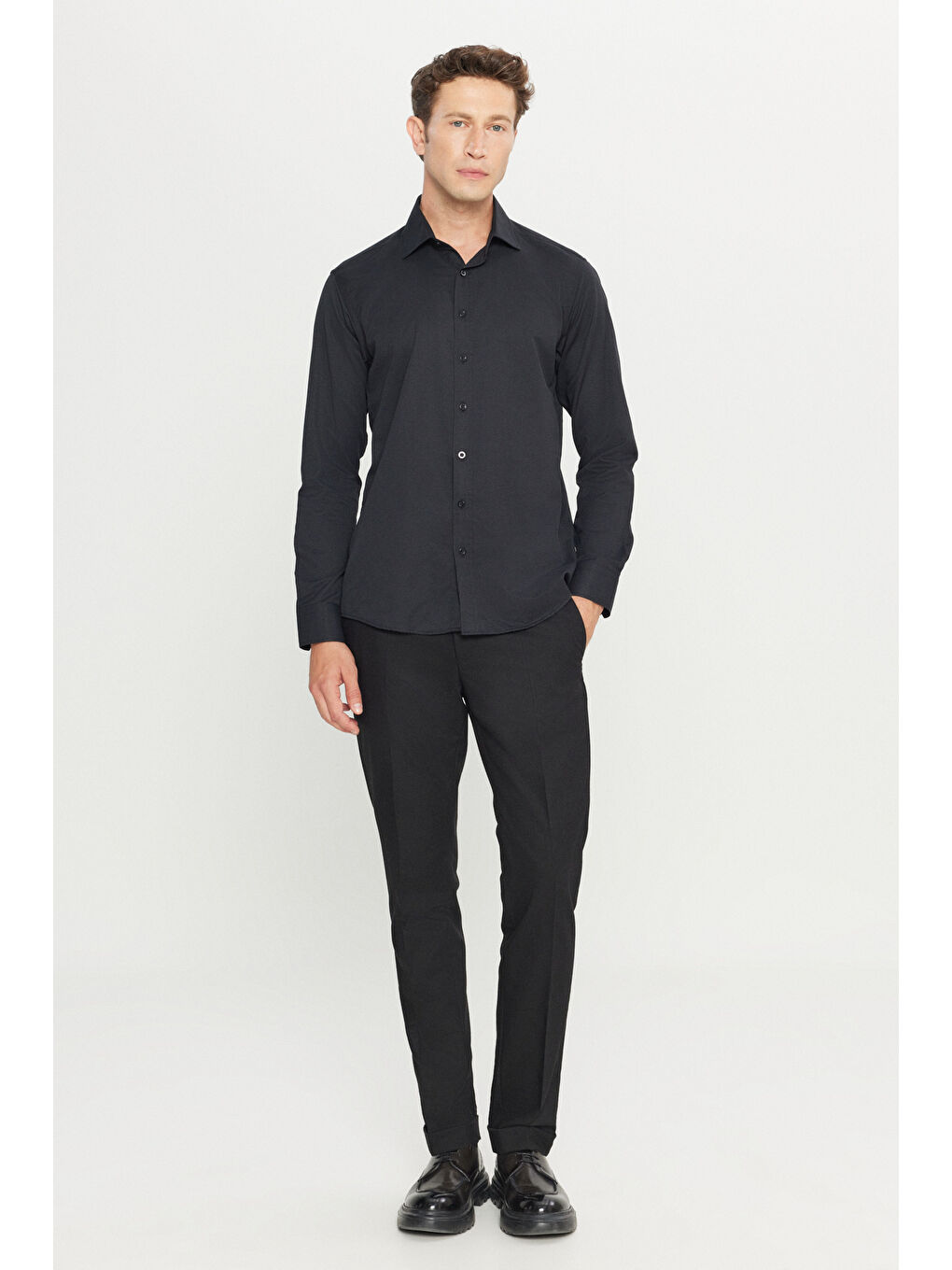 Erkek Siyah Pamuklu Slim Fit Dar Kesim Klasik Yaka Armürlü Gömlek-1