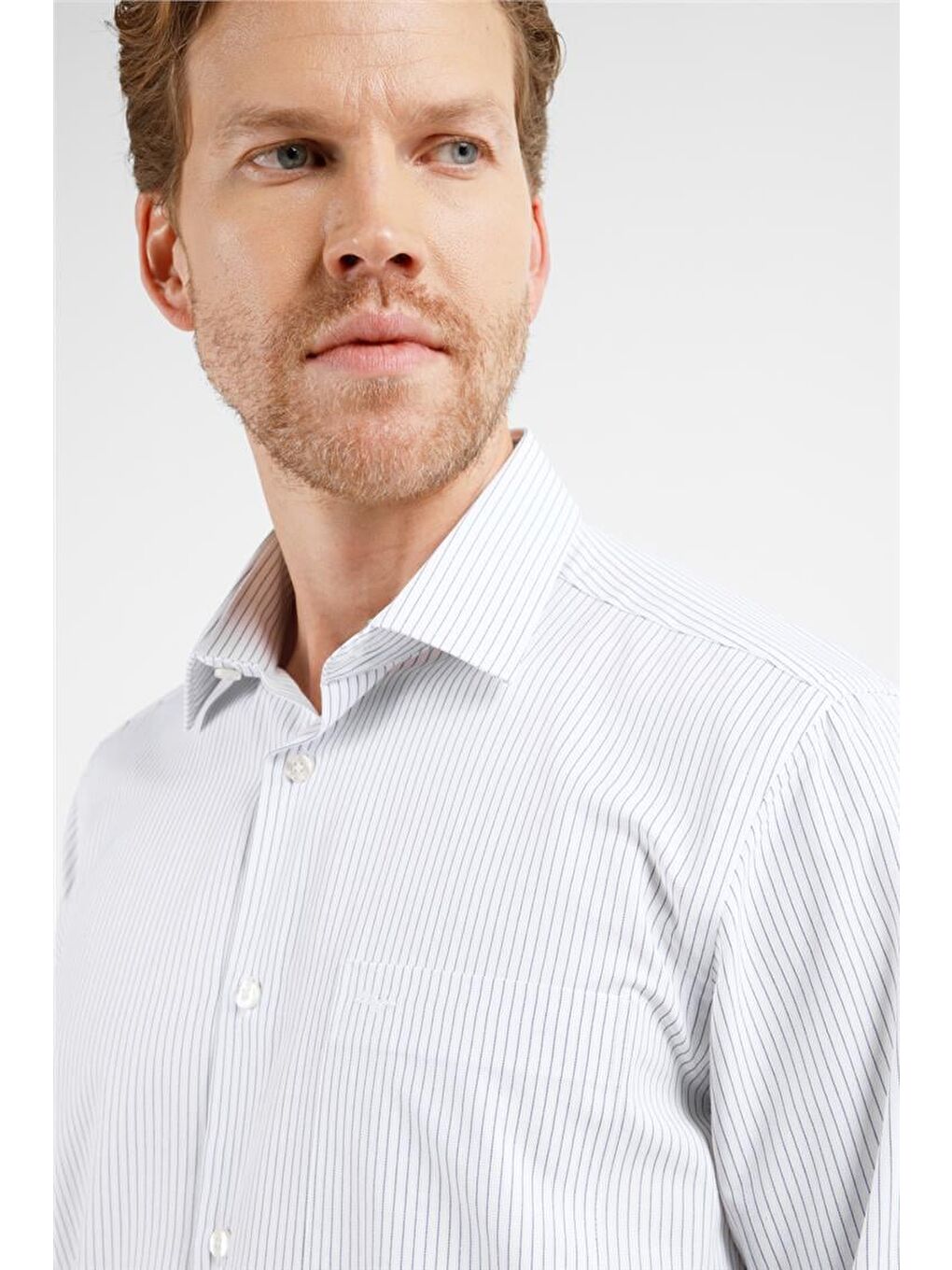 Beyaz - Lacivert Çizgili Desen Sert Yaka Uzun Kol Cepli Comfort Fit Pamuklu Gömlek 1004255208-3
