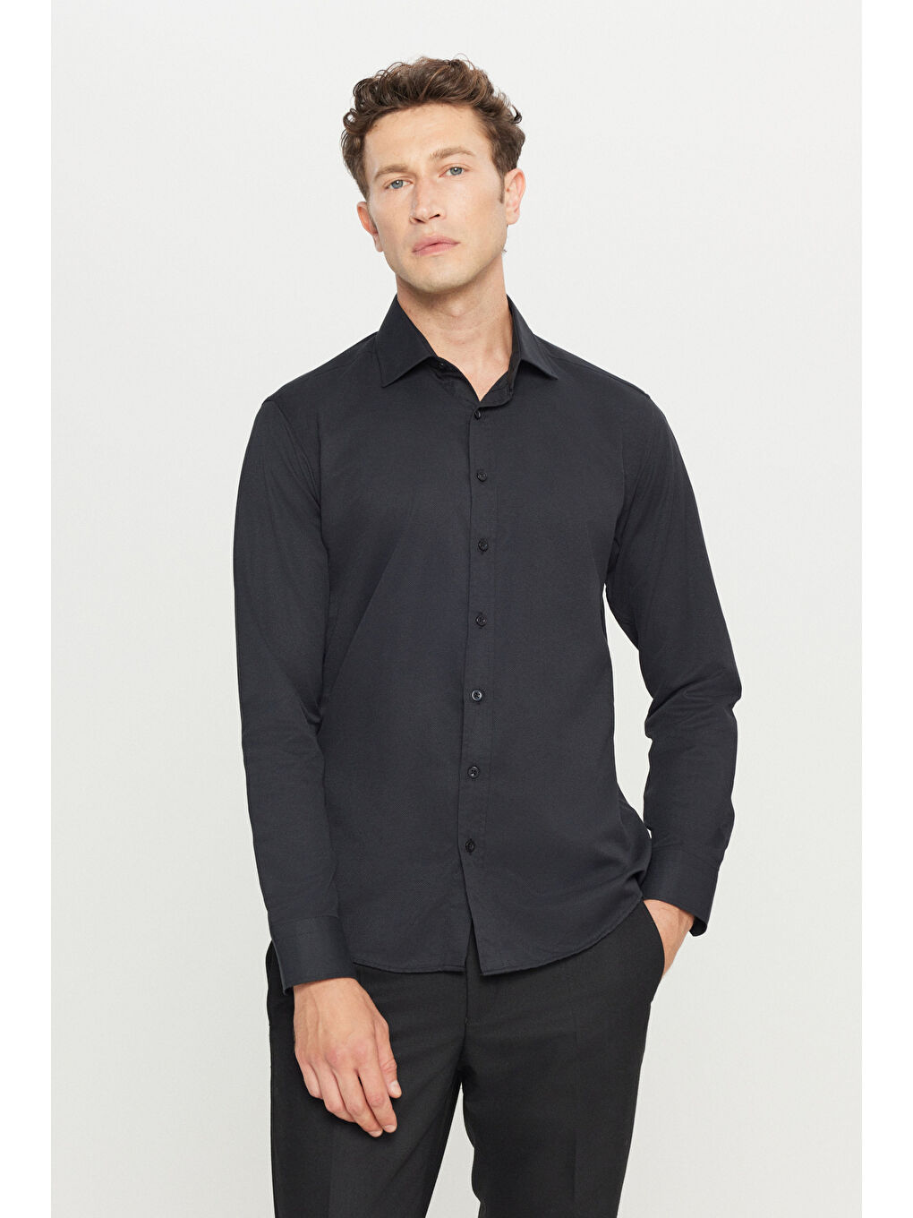 Erkek Siyah Pamuklu Slim Fit Dar Kesim Klasik Yaka Armürlü Gömlek-2