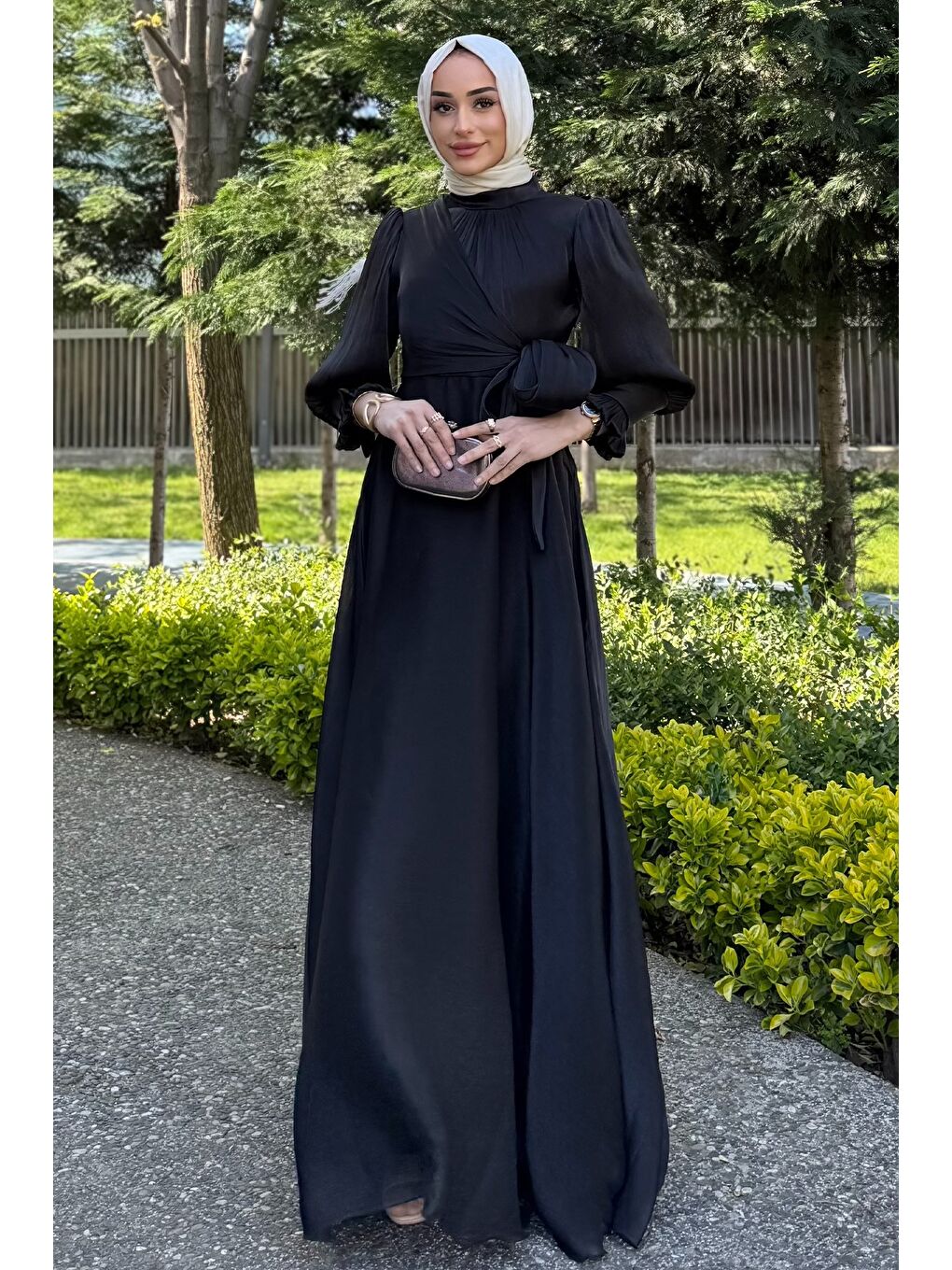 Siyah Kadın Piliseli Ön Bağlama Detaylı Tesettür Şifon Abiye-3