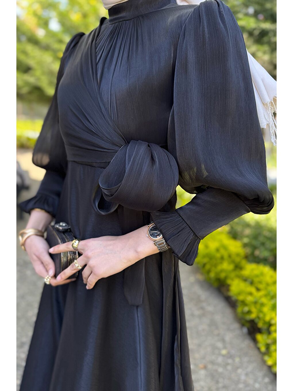 Siyah Kadın Piliseli Ön Bağlama Detaylı Tesettür Şifon Abiye-4