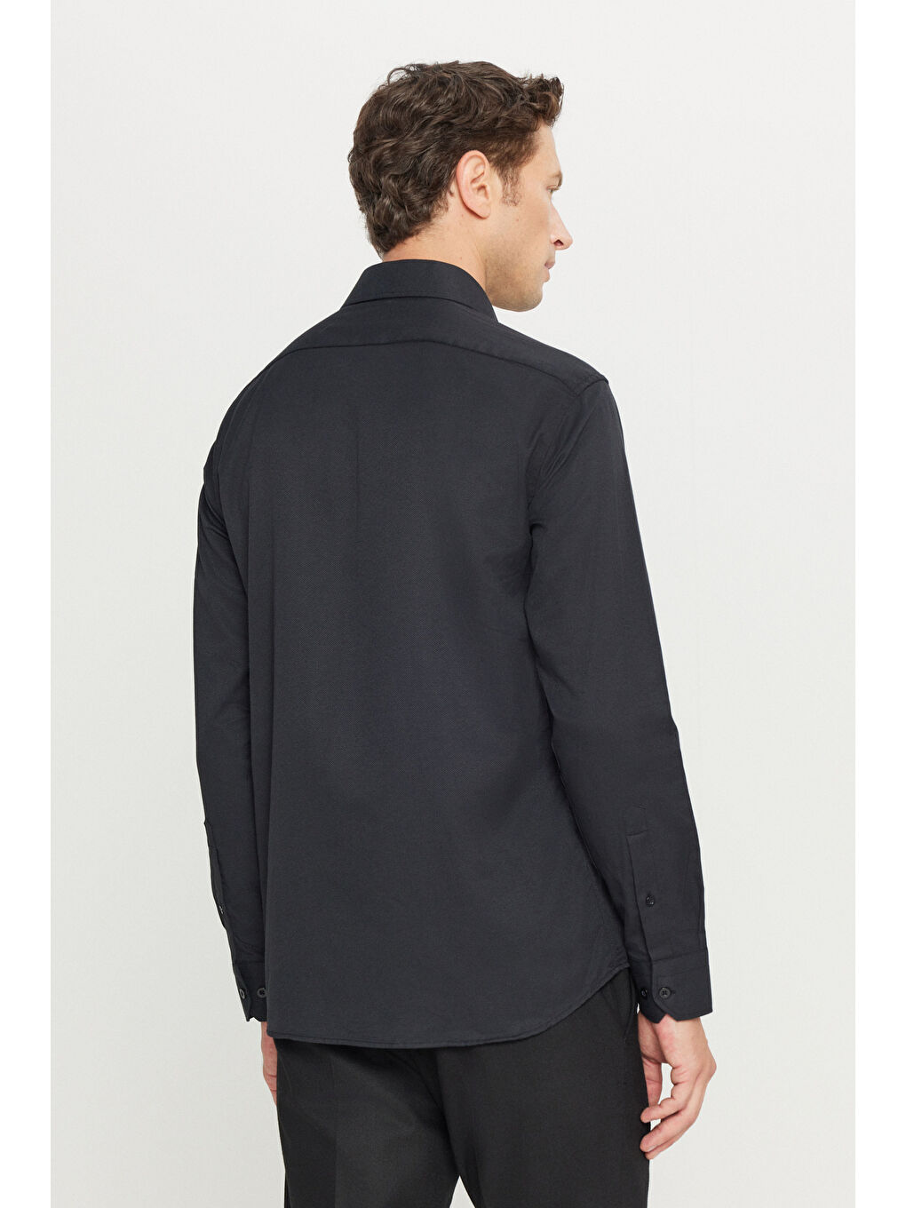 Erkek Siyah Pamuklu Slim Fit Dar Kesim Klasik Yaka Armürlü Gömlek-4