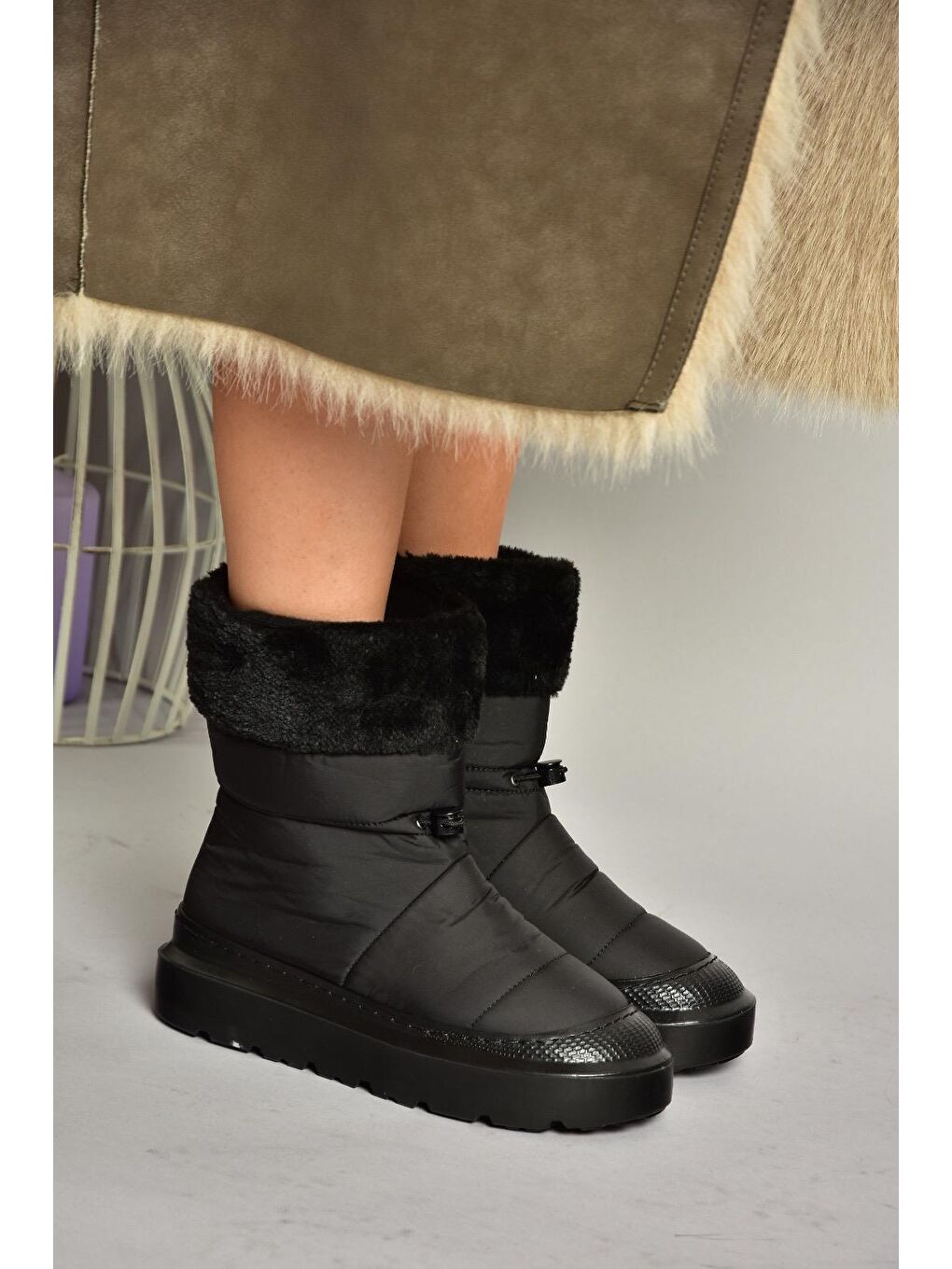 T4764340 Siyah Kadın Bot-1