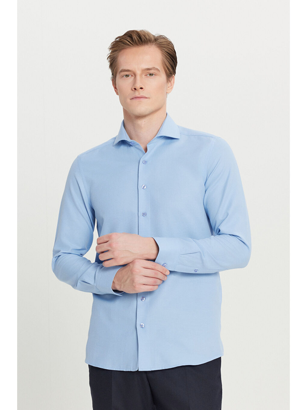 Erkek Açık Mavi Pamuklu Oxford Tailored Slim Fit Dar Kesim Küçük İtalyan Yaka Armürlü Gömlek-2