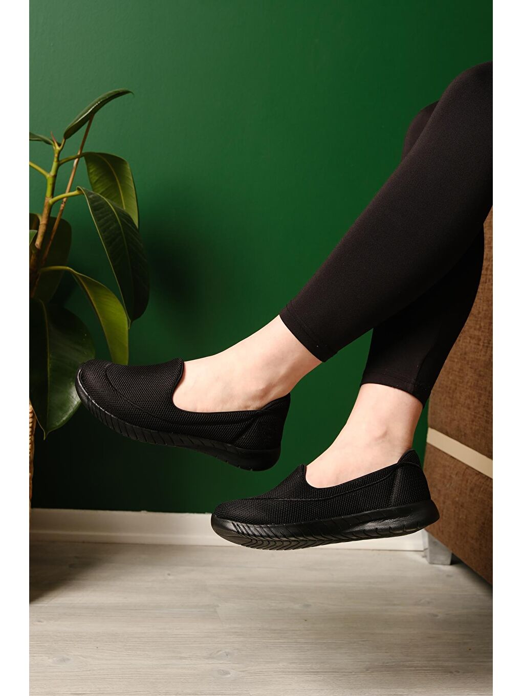 Siyah Parle Ortopedik Rahat Nefes Alabilen Kadın Sneaker-1