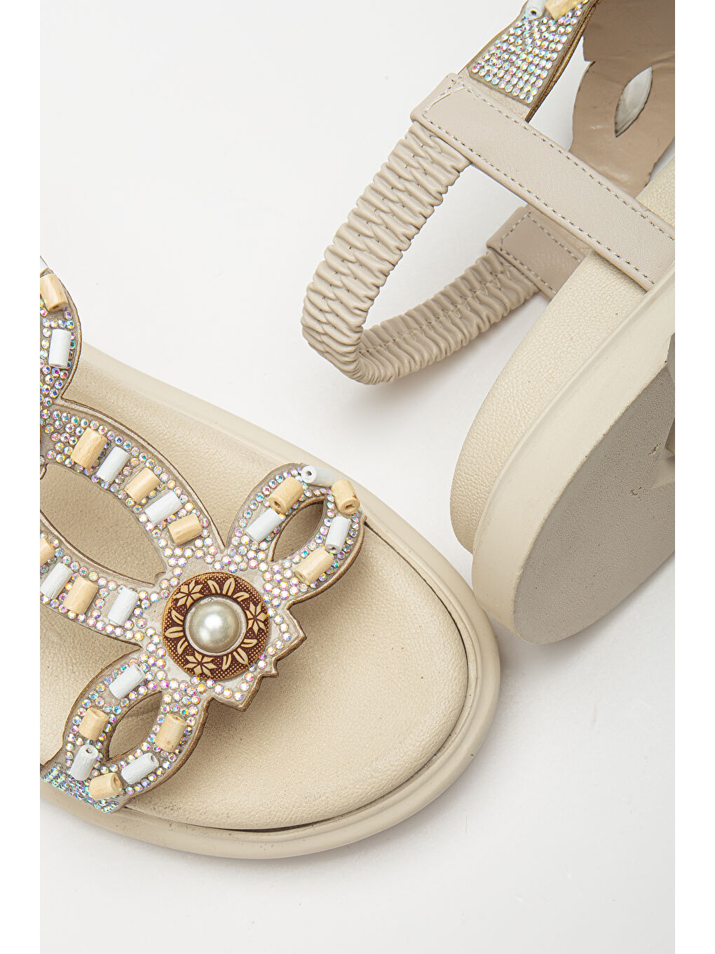 Kadın Bej Arkası Lastikli Taş İşlemeli Sandalet-3
