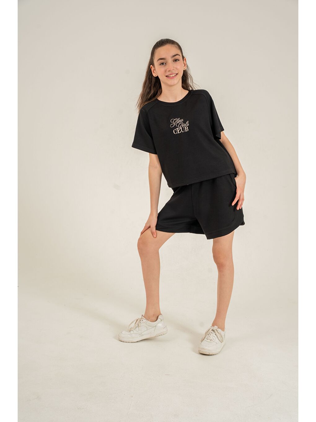 Siyah Glow Girls Club Nakışlı Yumaşak Dokulu-Comfort Kumaş Kız Çocuk Alt Üst Eşofman Takımı-2