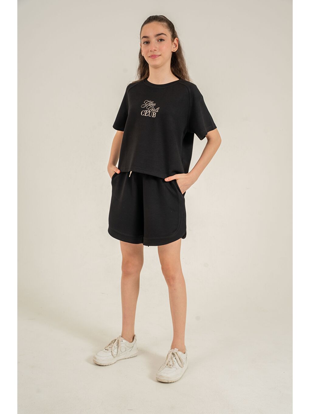 Siyah Glow Girls Club Nakışlı Yumaşak Dokulu-Comfort Kumaş Kız Çocuk Alt Üst Eşofman Takımı-3