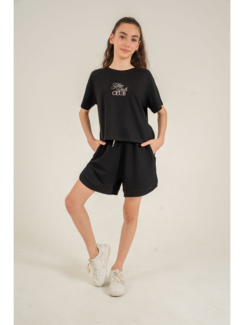 Siyah Glow Girls Club Nakışlı Yumaşak Dokulu-Comfort Kumaş Kız Çocuk Alt Üst Eşofman Takımı-4