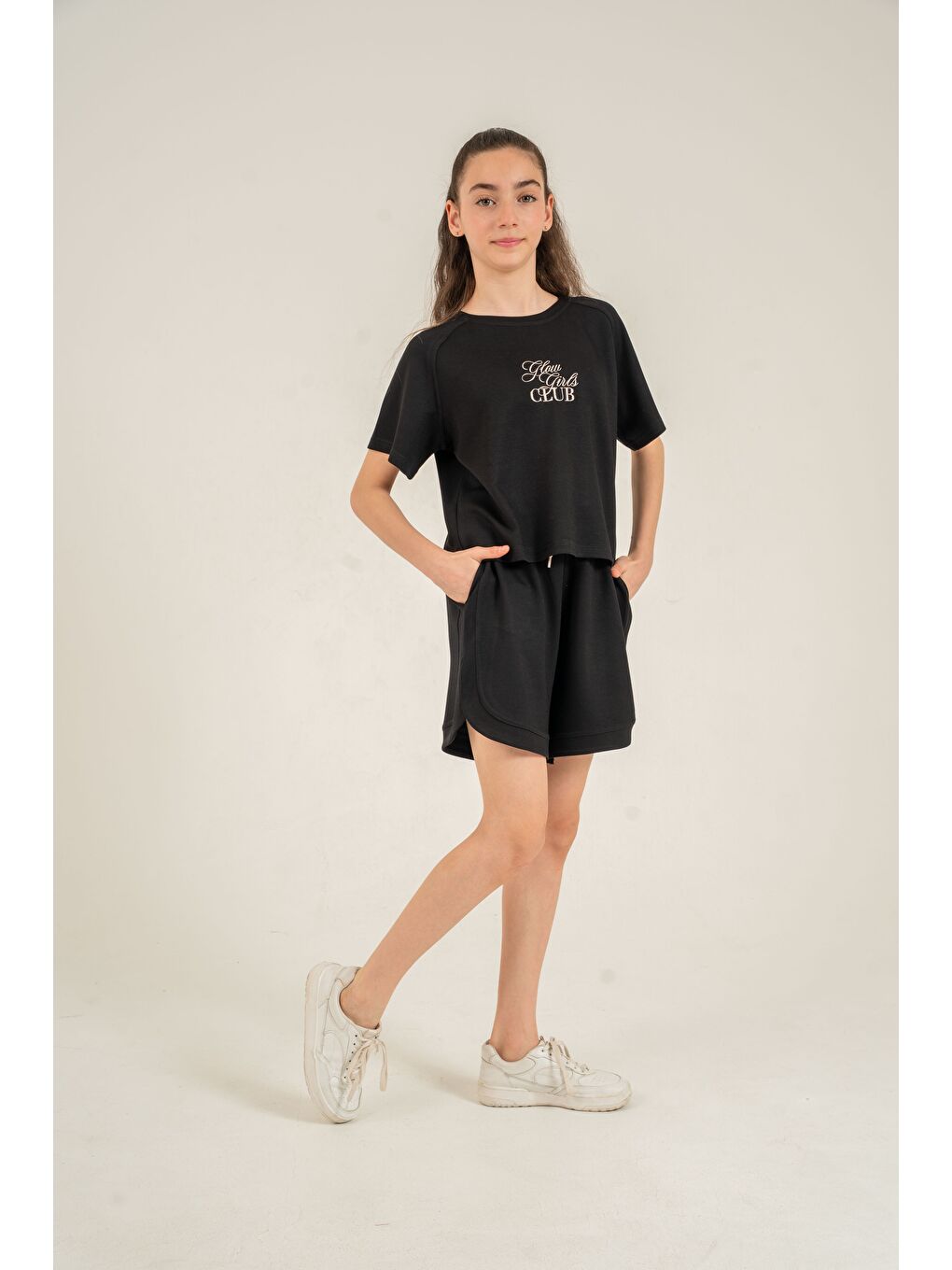 Siyah Glow Girls Club Nakışlı Yumaşak Dokulu-Comfort Kumaş Kız Çocuk Alt Üst Eşofman Takımı-5