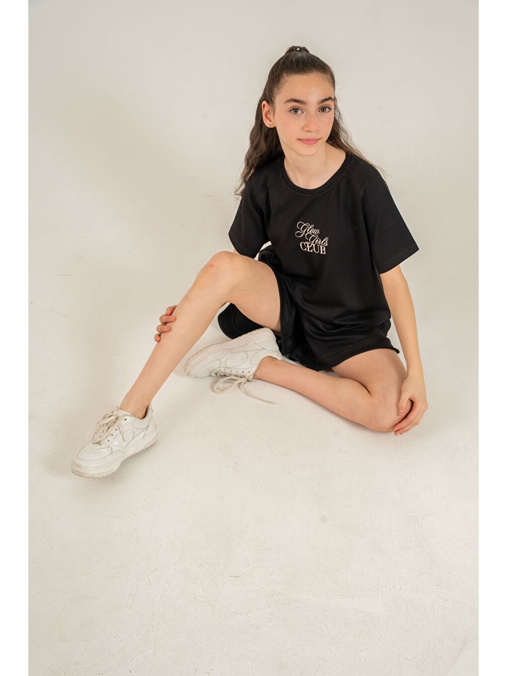 Siyah Glow Girls Club Nakışlı Yumaşak Dokulu-Comfort Kumaş Kız Çocuk Alt Üst Eşofman Takımı-7