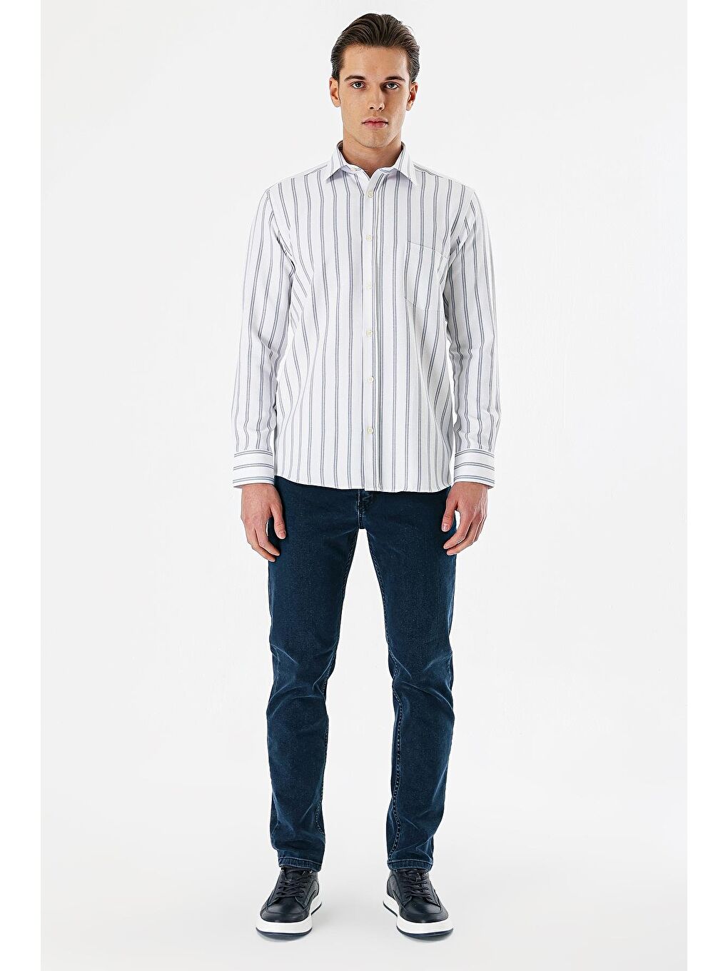 Beyaz Uzun Kollu Çizgili Armürlü Sert Yaka Cepli Pamuklu Comfort Fit Gömlek 1004240170-1